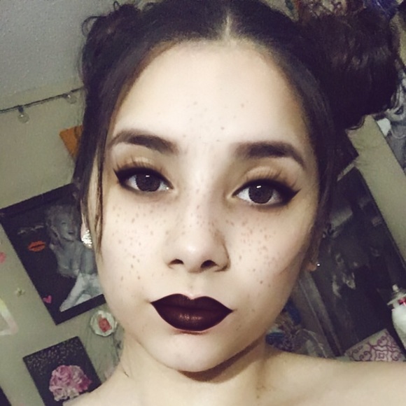 Meet your Posher, Janet - Picture 1 of 1